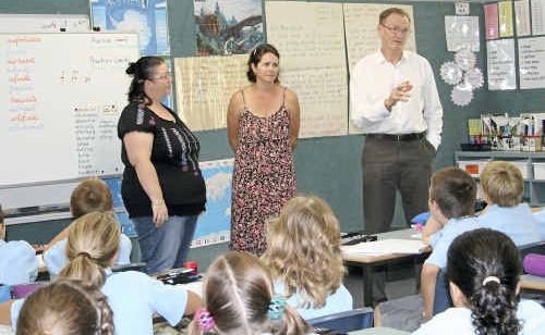 Member for Clarence Steve Cansdell (right), Yamba Public School P&C; president Shelly White (left) and vice-president Kim McFarlane get to hear first-hand the effect a lack of air conditioning is having on students. Member for Clarence Steve Cansdell (right), Yamba Public School P&C; president Shelly White (left) and vice-president Kim McFarlane get to hear first-hand the effect a lack of air conditioning is having on students.